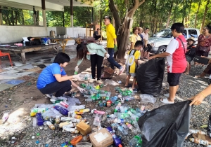 ออกรับ- ซื้อขยะตามโครงการธนาคารขยะองค์การบริหารส่วนตำบลเมืองใหม่ ณ ศาลากลางบ้านม่วงแก้วและบ้านศรีเจริญ หมู่ที่ 7, 14 ตำบลเมืองใหม่