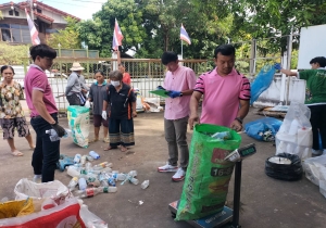 ออกรับ- ซื้อขยะตามโครงการธนาคารขยะองค์การบริหารส่วนตำบลเมืองใหม่และบริการเก็บค่าธรรมเนียมขยะมูลฝอย ณ ศาลากลางบ้าน บ้านทุ่งพัฒนา หมู่ 11 ตำบลเมืองใหม่