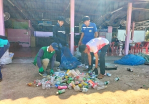 ออกรับ- ซื้อขยะตามโครงการธนาคารขยะองค์การบริหารส่วนตำบลเมืองใหม่และบริการเก็บค่าธรรมเนียมขยะมูลฝอย ณ ศาลากลางบ้าน บ้านหนองม่วง หมู่ 4 ตำบลเมืองใหม่