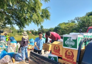 ออกรับ- ซื้อขยะตามโครงการธนาคารขยะองค์การบริหารส่วนตำบลเมืองใหม่และบริการเก็บค่าธรรมเนียมขยะมูลฝอย ณ ศาลากลางบ้าน บ้านโนนสง่า หมู่ 6 ตำบลเมืองใหม่