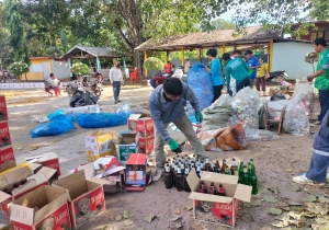 ออกรับ- ซื้อขยะตามโครงการธนาคารขยะองค์การบริหารส่วนตำบลเมืองใหม่และบริการเก็บค่าธรรมเนียมขยะมูลฝอย ณ วัดบูรณะสีมาราม บ้านมอใต้ หมู่ 9 ตำบลเมืองใหม่