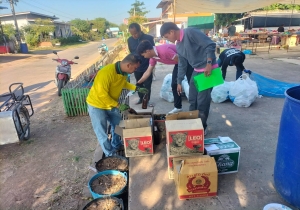 ออกรับ- ซื้อขยะตามโครงการธนาคารขยะองค์การบริหารส่วนตำบลเมืองใหม่และบริการเก็บค่าธรรมเนียมขยะมูลฝอย หมู่ที่ 4 บ้านหนองม่วง และหมู่ที่ 5 บ้านชมพูทอง ณ ศาลากลางบ้านหนองม่วง ตำบลเมืองใหม่