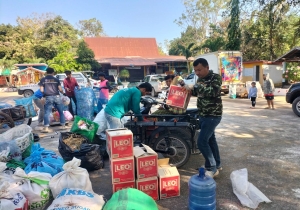 ออกรับ- ซื้อขยะตามโครงการธนาคารขยะองค์การบริหารส่วนตำบลเมืองใหม่และบริการเก็บค่าธรรมเนียมขยะมูลฝอย หมู่ที่ 9 บ้านมอใต้ และหมู่ที่ 14 บ้านศรีเจริญ ตำบลเมืองใหม่